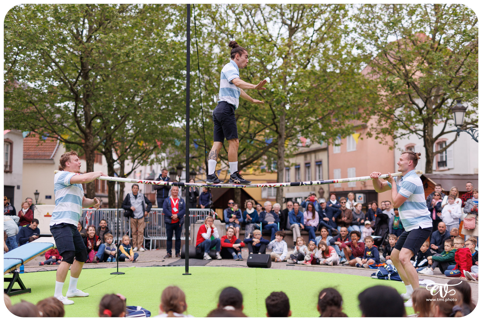 LEAGUE AND LEGEND (15FEET6)